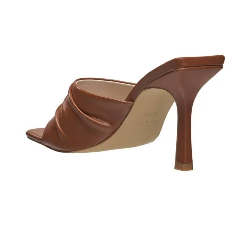 Brand new, never worn size 8 chocolate heeled sandals!